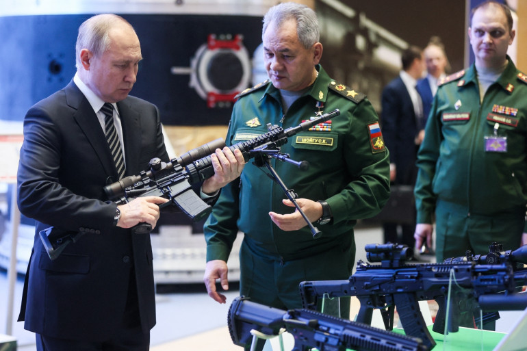 Vladimir Poutine avec son ministre de la défense.